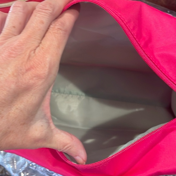 4 Large Totes and 1 very large make up Round case - Picture 6 of 16